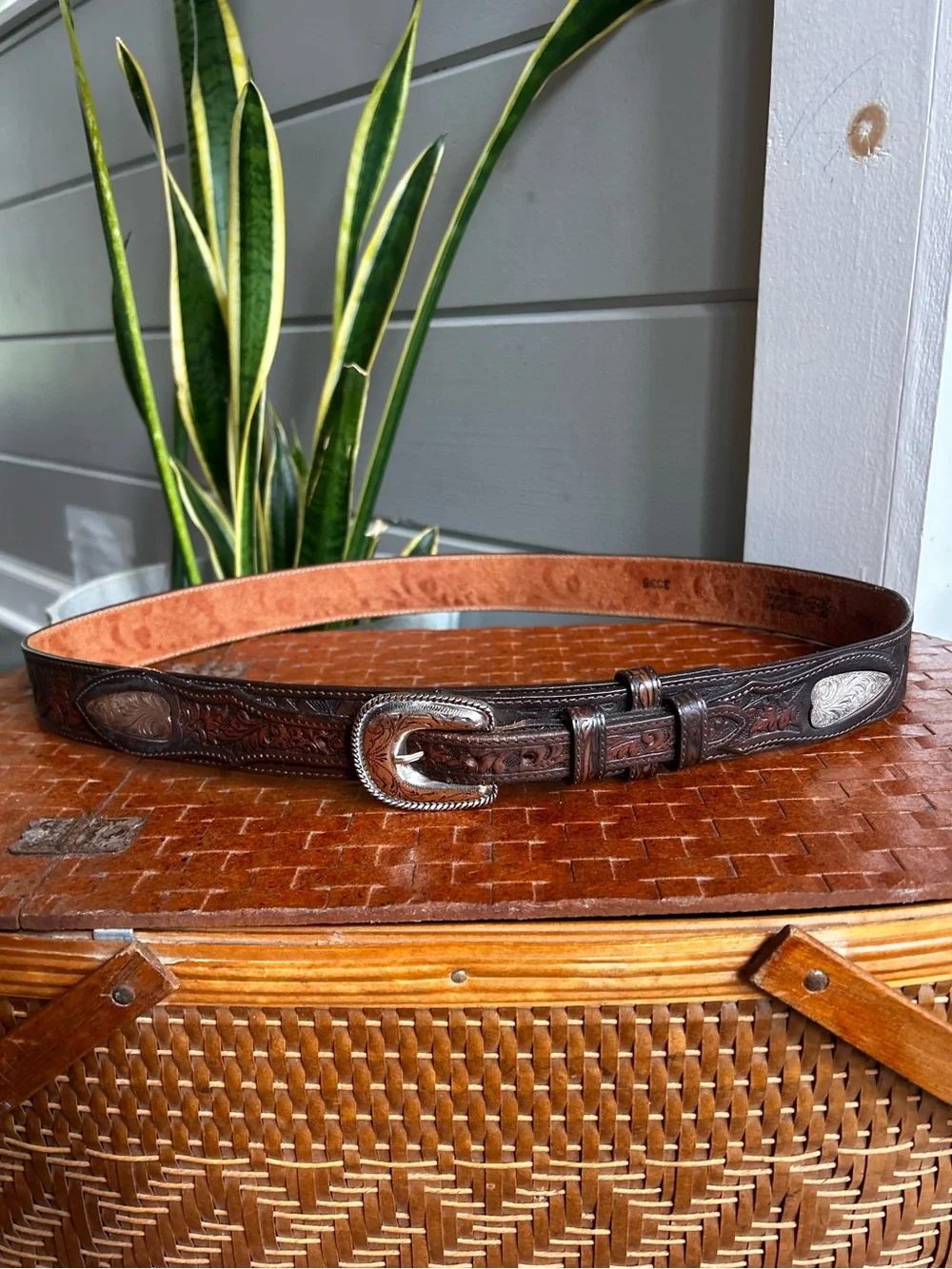 Vintage Justin Men’s 40 Tooled Leather Western Concho Belt USA Cowboy Rodeo